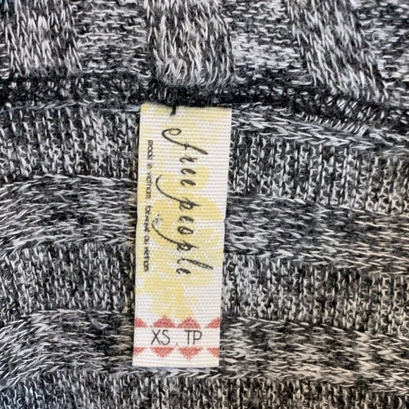 {Free People} High-Low Hem top - Picture 7 of 9